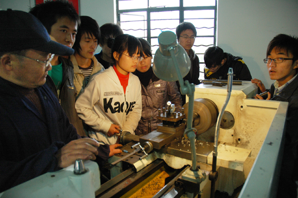 大学理科和工科的区别在哪?哪个难度大?工科有什么优势好就业吗